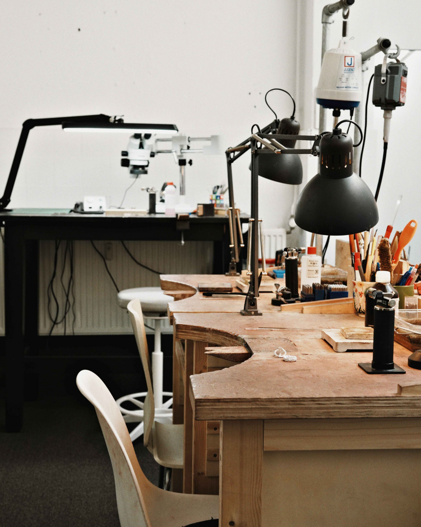 Rent a jewellery workbench (for experienced jeweler only)
